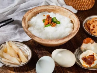 说起来，高邮的天气，仿佛也带着一点鸭蛋的性子，温温的，咸咸的，不紧不慢的